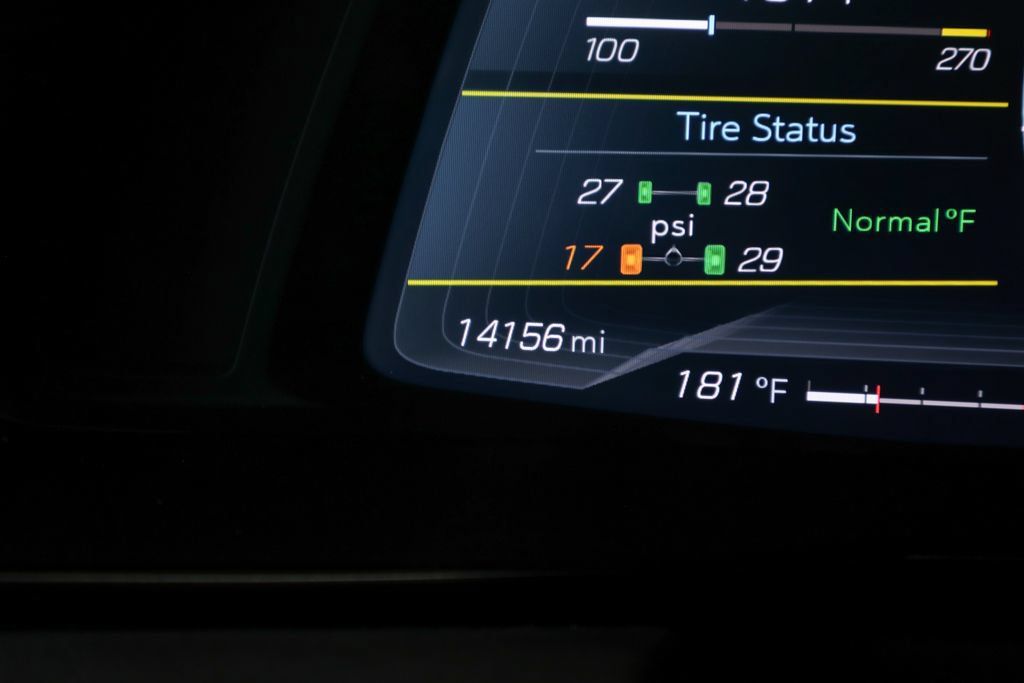 Used 2023 Chevrolet Corvette Stingray Premium Conv w/ Z51 Performance Package RWD image 25