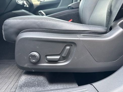 Used 2023 Volvo XC40 B5 Plus AWD/4WD image 30