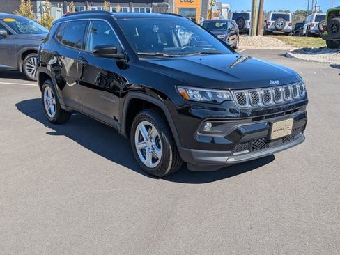 Used 2024 Jeep Compass Latitude w/ Convenience Group image 3