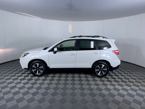 Used 2017 Subaru Forester 2.5i Premium w/ All-Weather Package image 5