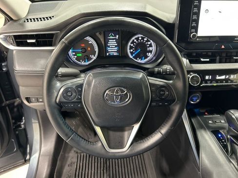 Used 2022 Toyota Venza LE image 14