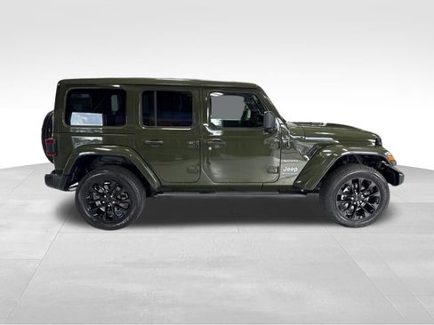 Used 2023 Jeep Wrangler Unlimited Sahara w/ Cold Weather Group AWD/4WD image 7