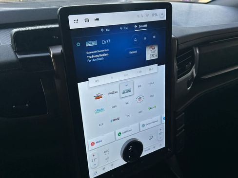 Used 2022 Ford F150 Lightning Lariat image 22