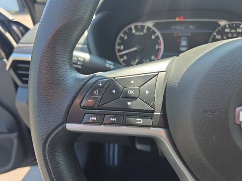 Used 2025 Nissan Altima 2.5 SV AWD/4WD image 16