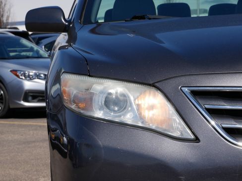 Used 2011 Toyota Camry XLE w/ SE/XLE Extra-Value Pkg image 16