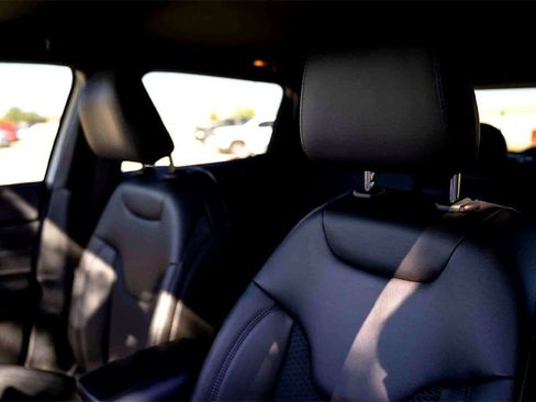 New 2026 Jeep Compass Latitude image 9