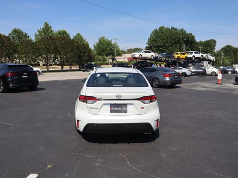Used 2024 Toyota Corolla SE FWD image 9