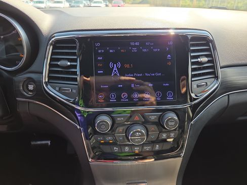 Used 2019 Jeep Grand Cherokee Limited AWD/4WD image 14