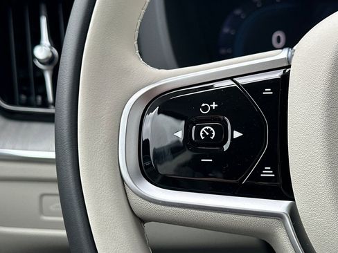 Certified 2025 Volvo XC60 B5 Ultra w/ Protection Package Premier image 27