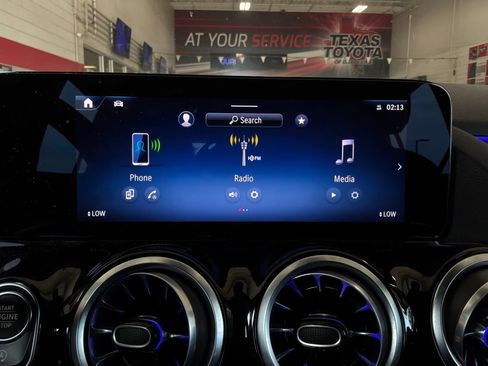 Used 2025 Mercedes-Benz GLA 250 image 32