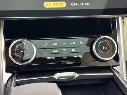 Used 2023 Land Rover Range Rover SE image 25