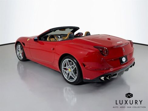 Used 2016 Ferrari California T image 8