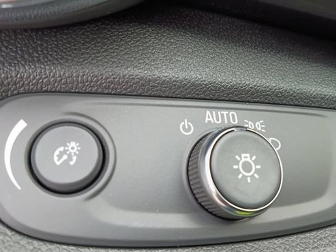 Used 2026 Chevrolet Trax ACTIV w/ Sunroof Package FWD image 10