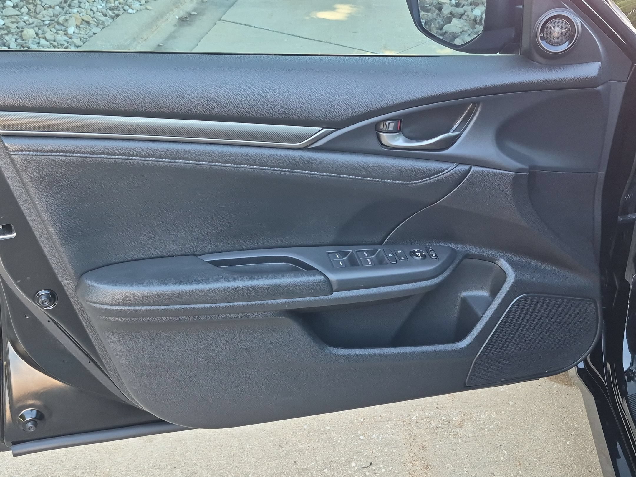 Used 2018 Honda Civic EX-L image 12