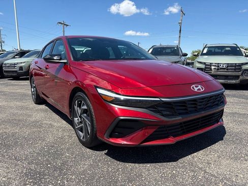 Certified 2025 Hyundai Elantra Sport FWD image 3