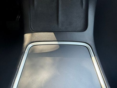 Used 2021 Tesla Model Y Long Range AWD/4WD image 38