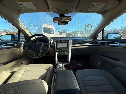 Used 2020 Ford Fusion SE FWD image 17