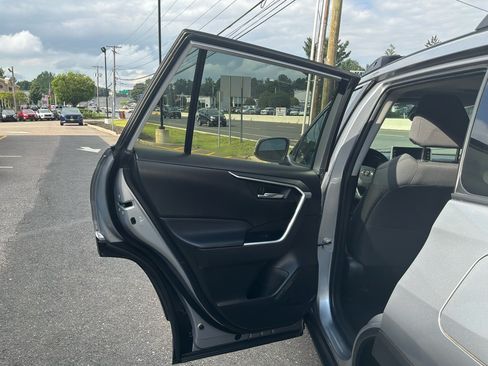 Used 2022 Toyota RAV4 XLE w/ Convenience Package AWD/4WD image 7