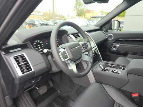 Certified 2025 Land Rover Discovery S image 24