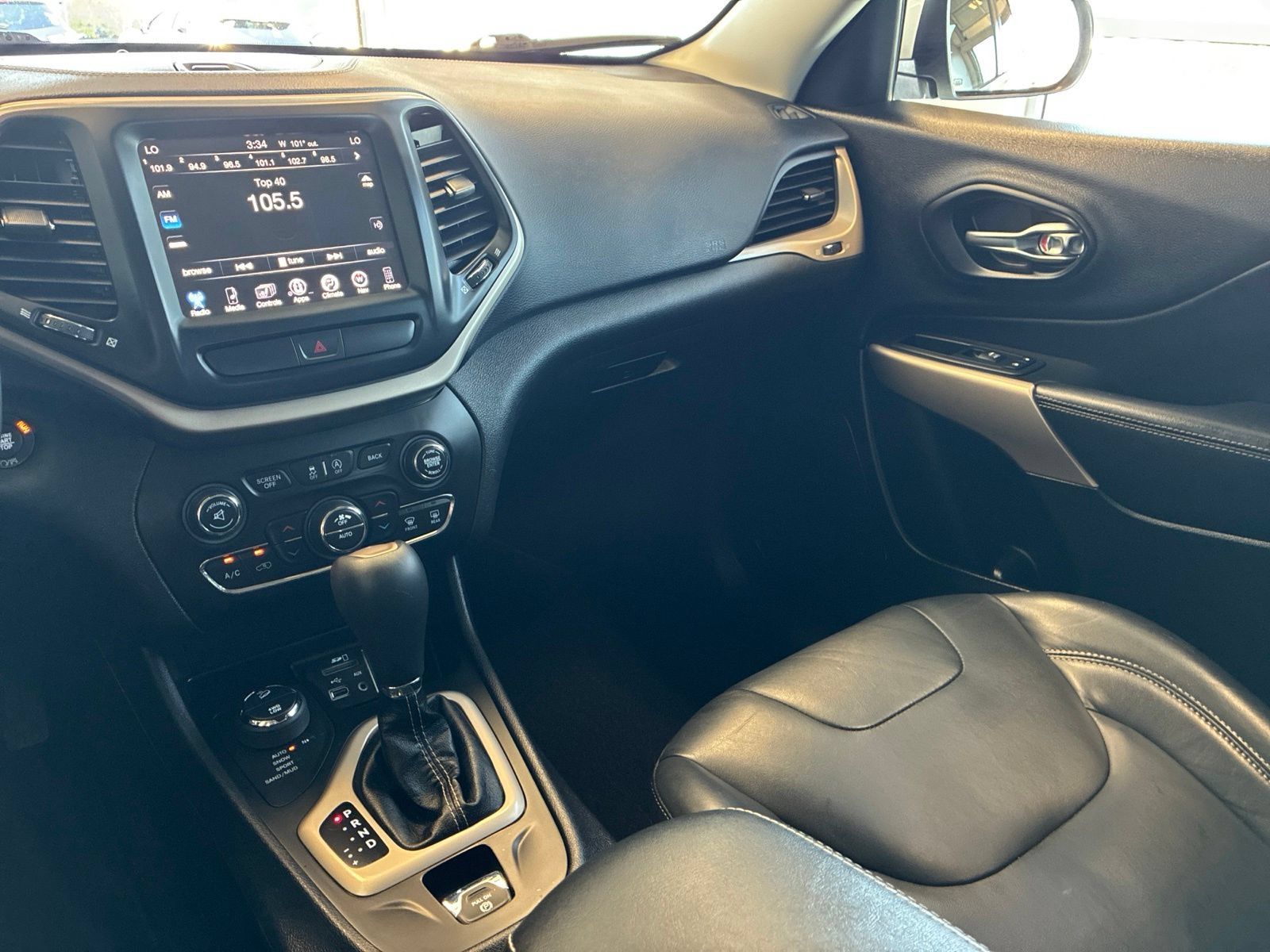 Used 2017 Jeep Cherokee Limited AWD/4WD image 22