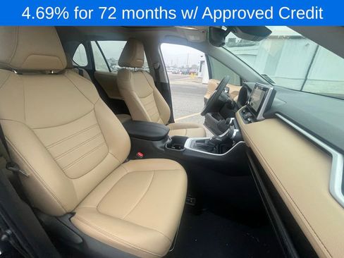 Used 2025 Toyota RAV4 XLE Premium image 18