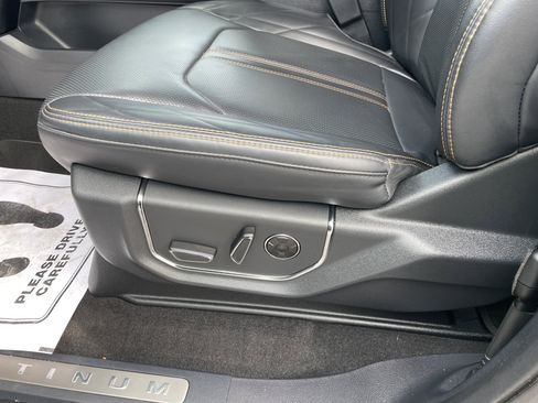 Used 2024 Ford Expedition Platinum image 25