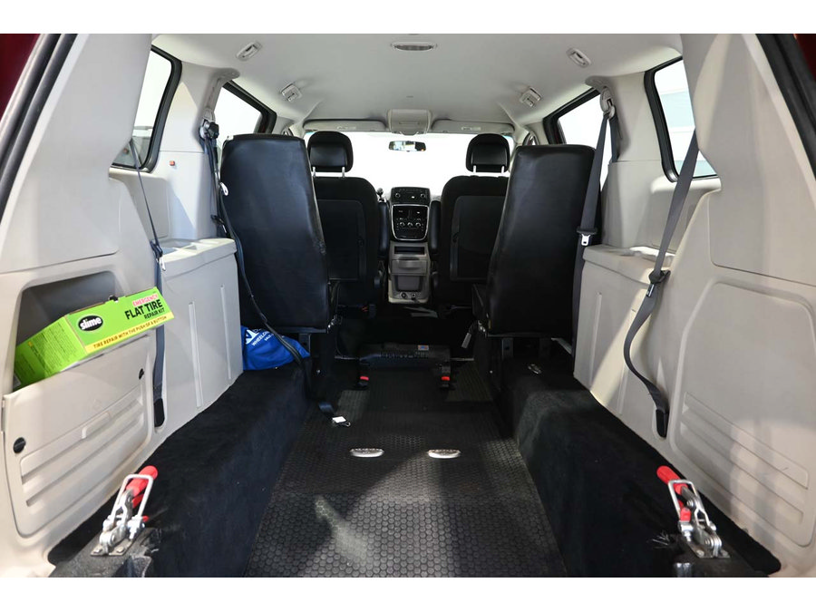 Used 2015 Dodge Grand Caravan American Value Package FWD image 20