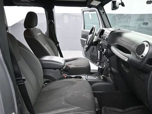 Used 2018 Jeep Wrangler Unlimited Sahara AWD/4WD image 23