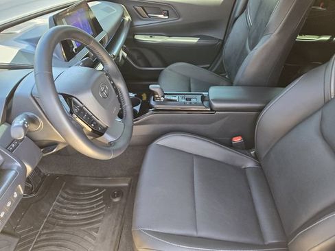 Used 2025 Toyota Prius FWD image 12