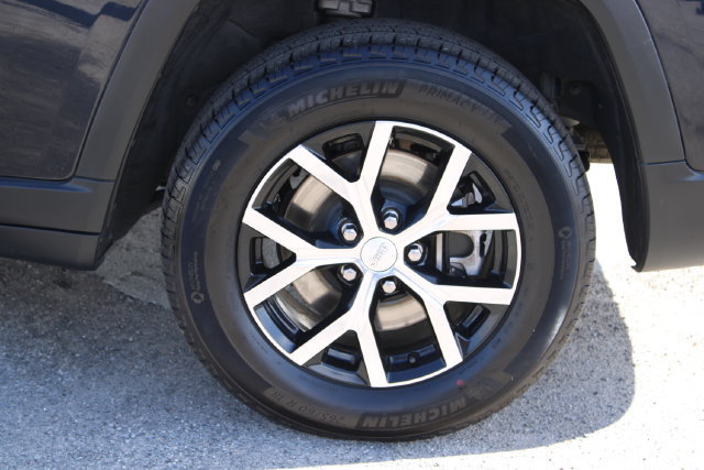 Used 2023 Jeep Grand Cherokee L Limited RWD image 8