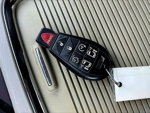 Used 2017 Dodge Grand Caravan SXT image 27