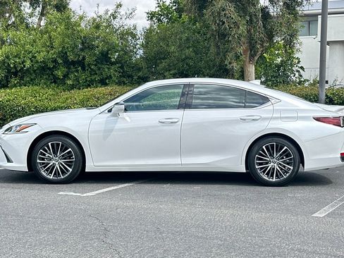 Used 2025 Lexus ES 300h w/ Premium Package FWD image 2
