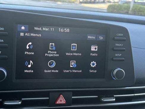 Used 2025 Hyundai Elantra SE image 18