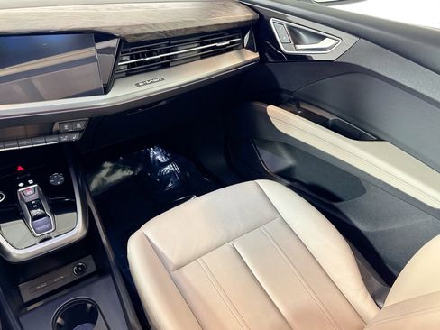 Used 2025 Audi Q4 e-tron Premium Plus image 22
