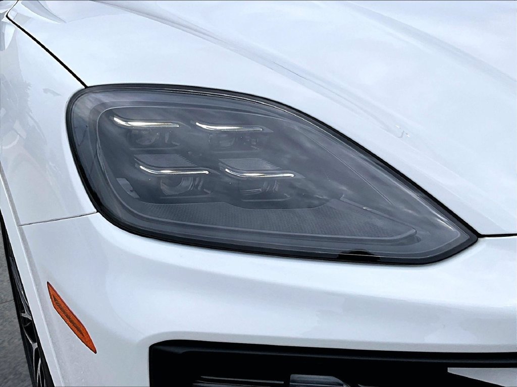 Certified 2025 Porsche Cayenne S AWD/4WD image 12