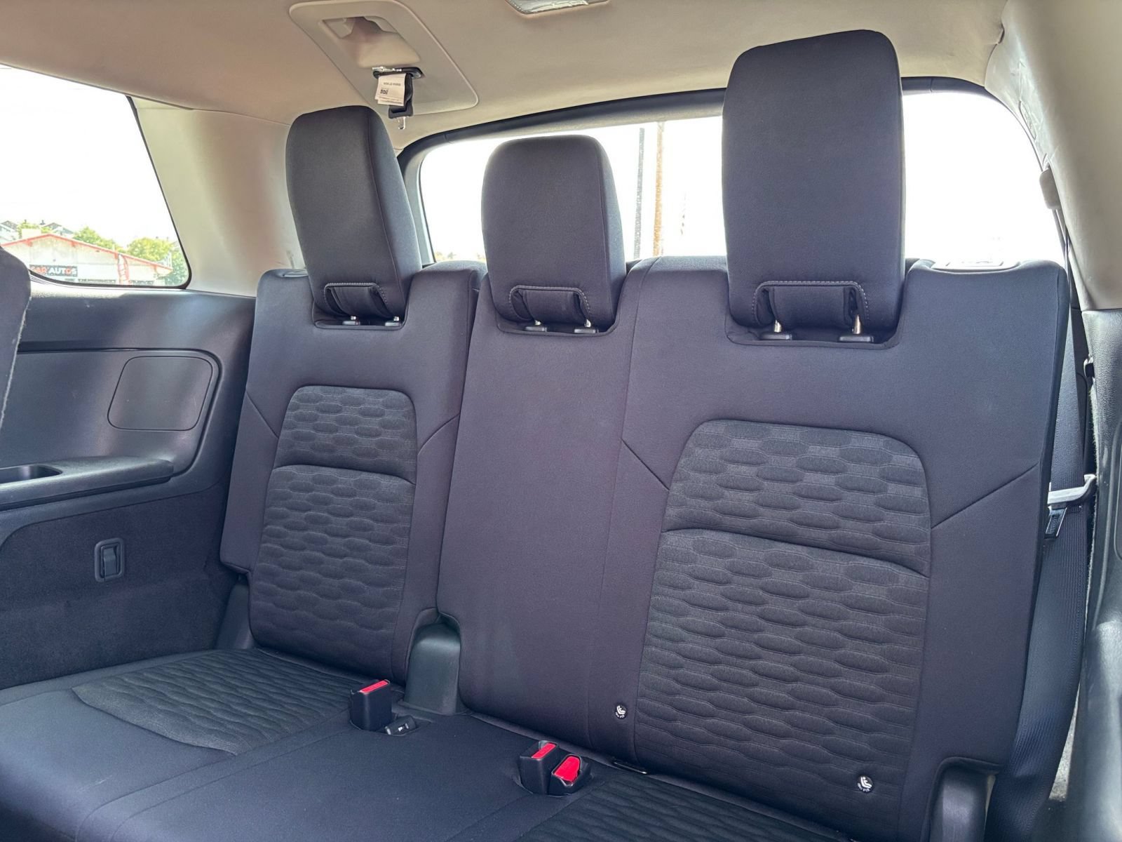 Used 2025 Nissan Pathfinder SV FWD image 30