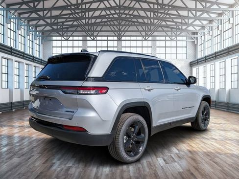 Used 2025 Jeep Grand Cherokee Limited w/ Luxury Tech Group II RWD image 3