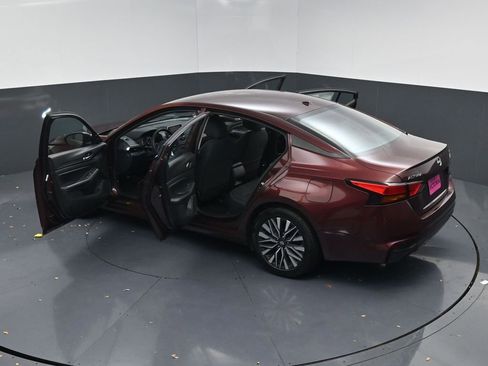 Used 2024 Nissan Altima 2.5 SV image 21