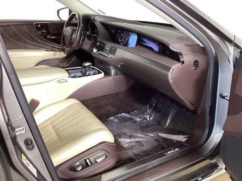 Used 2019 Lexus LS 500 AWD w/ Interior Upgrade Package image 41