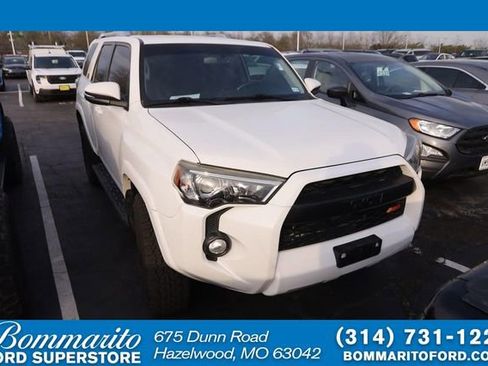 Used 2018 Toyota 4Runner SR5 AWD/4WD image 1