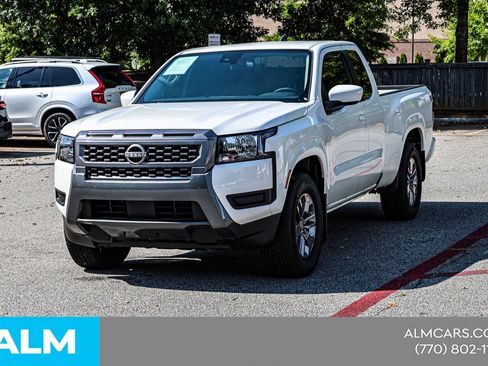 Certified 2025 Nissan Frontier SV RWD image 3