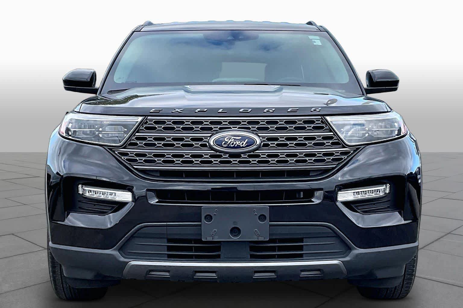 Used 2023 Ford Explorer XLT w/ Equipment Group 202A RWD image 4