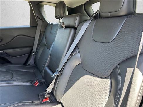 Used 2023 Jeep Cherokee Altitude Lux image 23