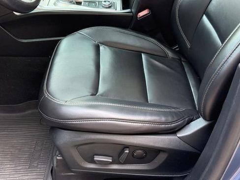 Used 2021 Ford Explorer XLT w/ Equipment Group 202A AWD/4WD image 17