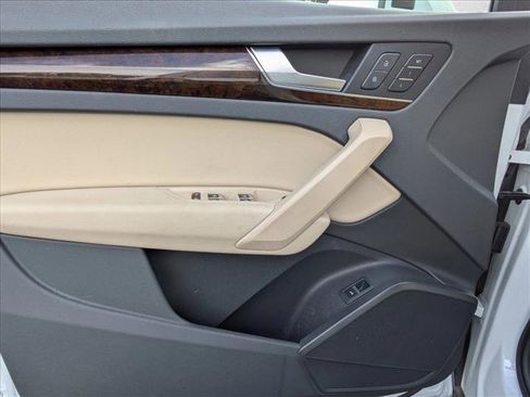 Used 2019 Audi Q5 Premium w/ Convenience Package image 13
