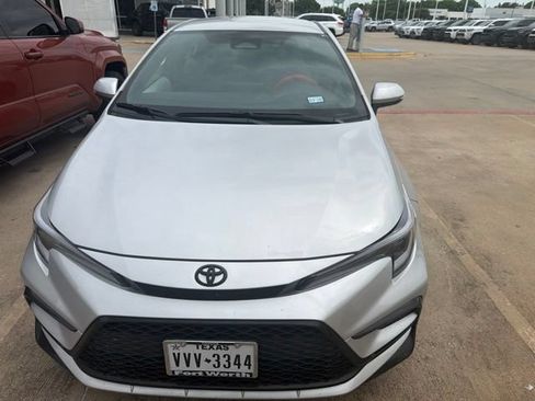 Used 2026 Toyota Corolla SE FWD image 2