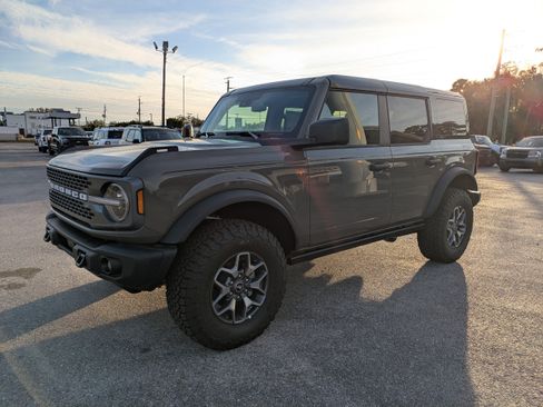 New 2025 Ford Bronco Badlands image 8