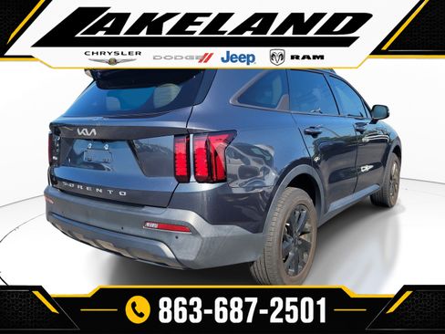Used 2022 Kia Sorento S AWD/4WD image 4