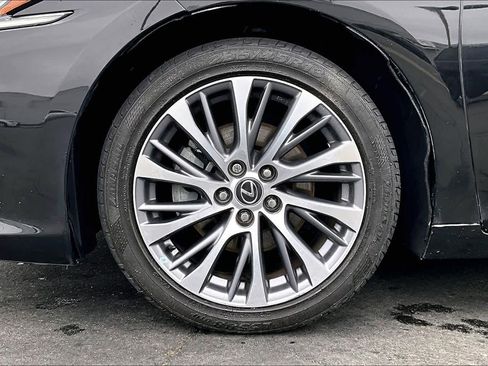 Used 2020 Lexus ES 300h w/ Premium Package FWD image 10