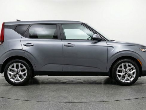 Used 2025 Kia Soul LX w/ LX Technology Package image 11